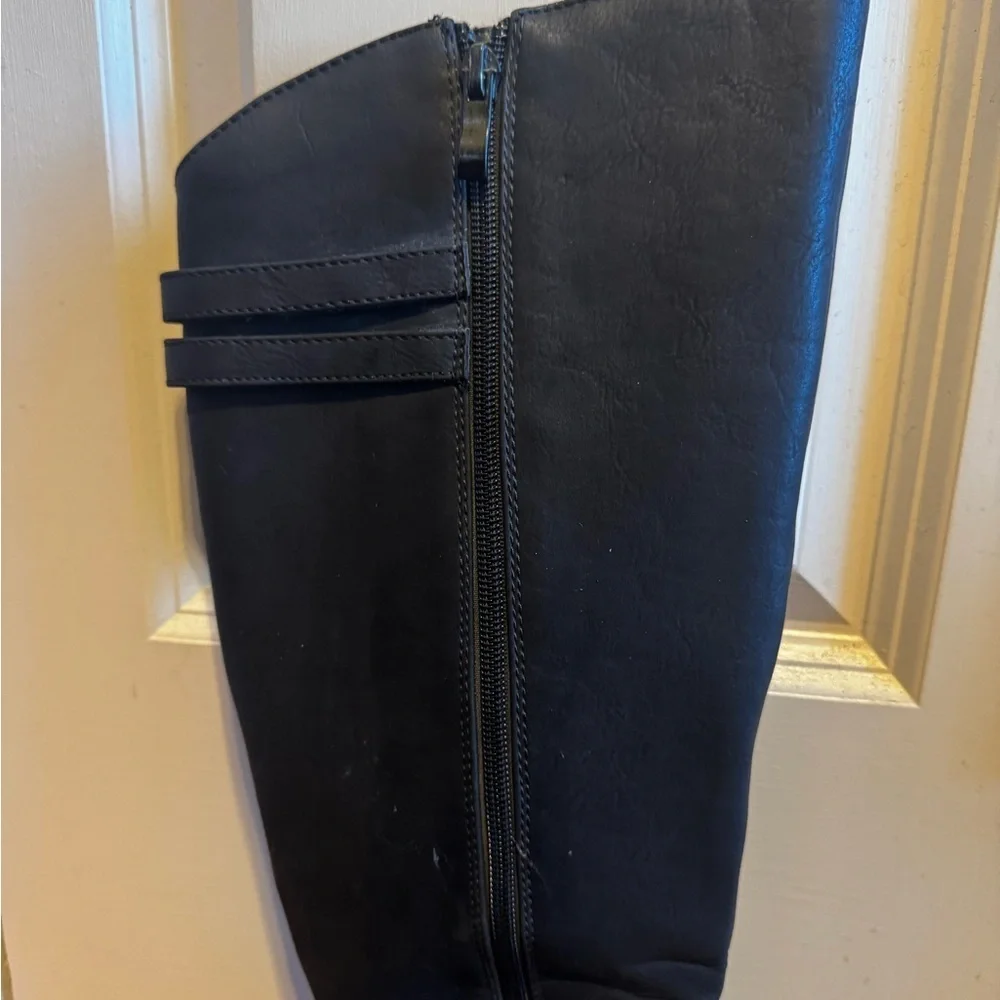 Very Volatile Black Knee High Women’s Boots Faix Leather Side Zipper Sz 7.5